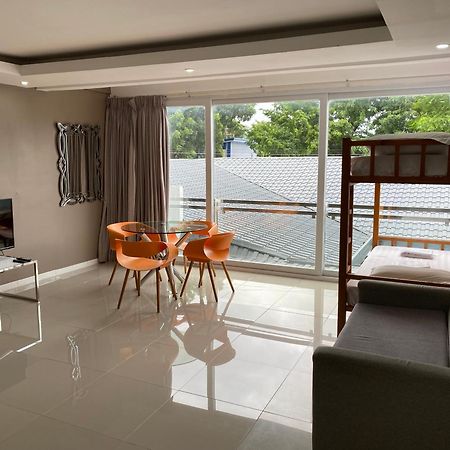 Chequers Suites Subic Bay Olóngapo Exterior foto